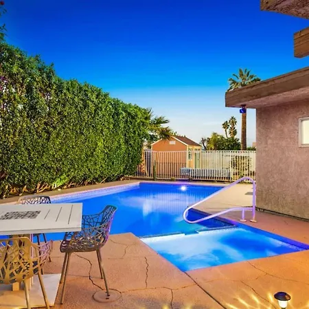 Oasis House With Gated Pool And Spa